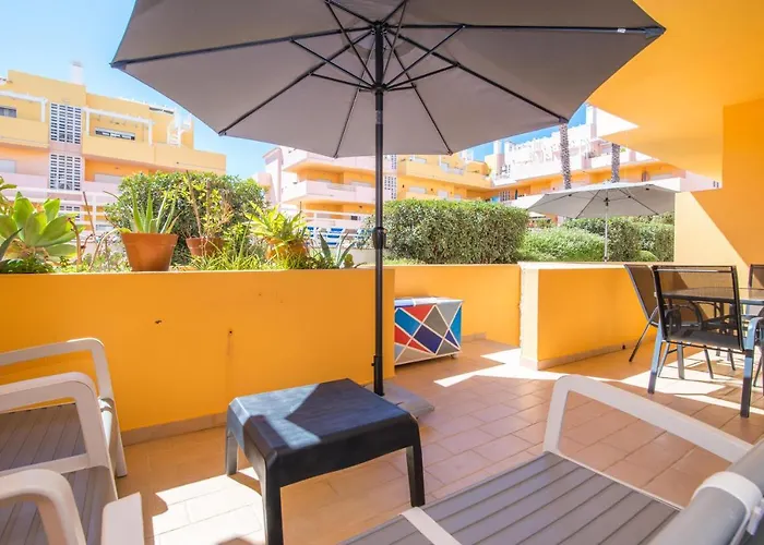 Casa Nobre 2Bdr - 4 Mins Walk Train Station - Pool - Patio - Quiet