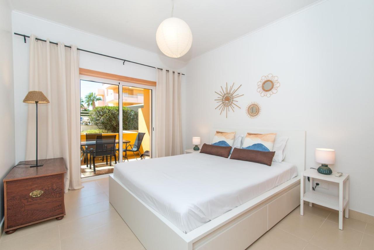 Casa Nobre 2bdr - 4 Mins Walk Train Station - Pool - Patio - Quiet Apartment