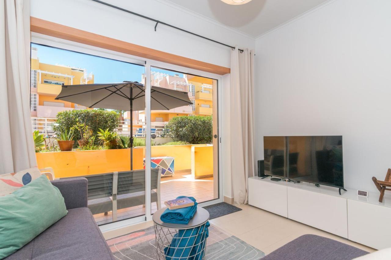 Casa Nobre 2bdr - 4 Mins Walk Train Station - Pool - Patio - Quiet Apartment *