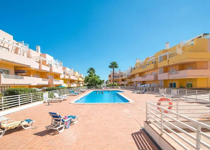 Casa Nobre 2Bdr - 4 Mins Walk Train Station - Pool - Patio - Quiet